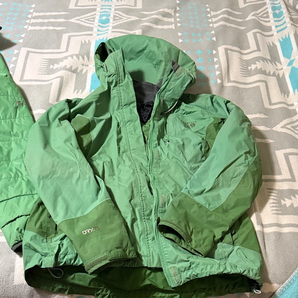 Mountain Hardwear Women's Green Raincoat